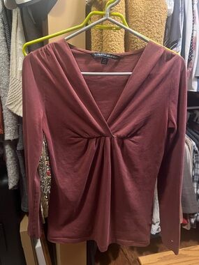 Tommy Hilfiger Women's Burgundy V-Neck Long Sleeve Top